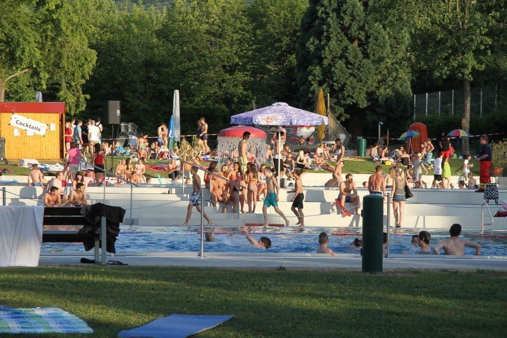 DLRG Poolparty im Pfullinger Freibad 2015