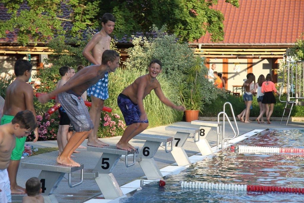 DLRG Poolparty im Pfullinger Freibad 2015