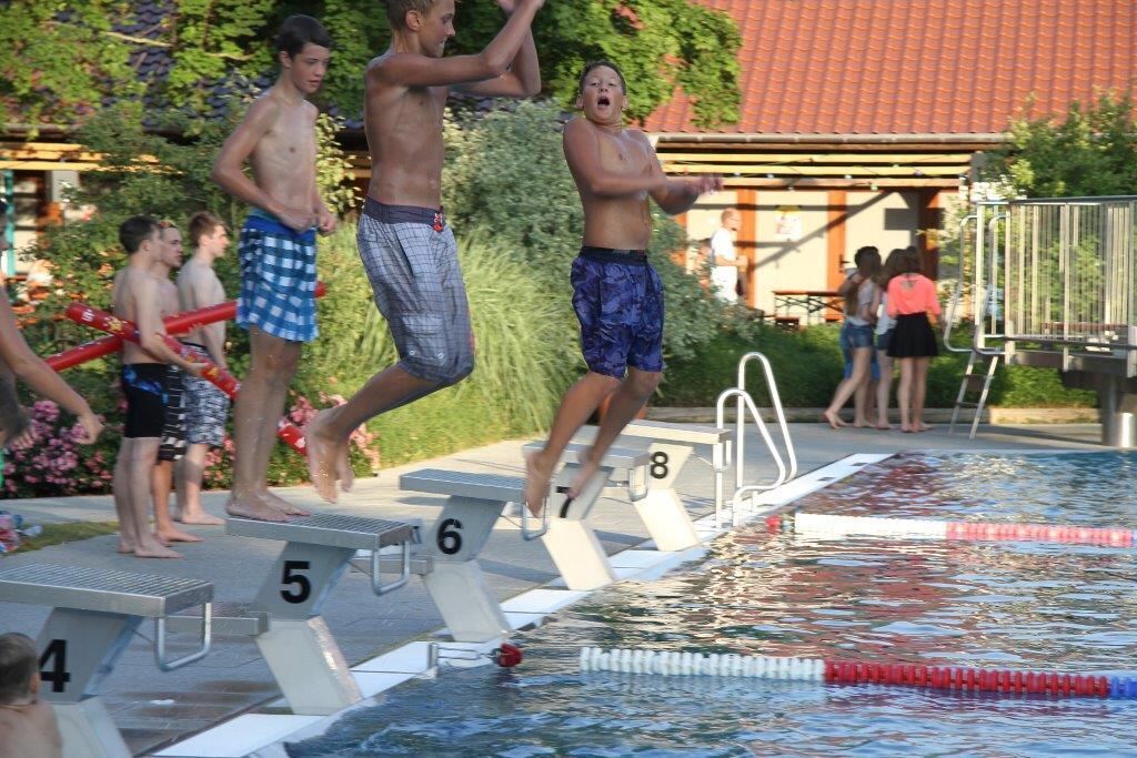 DLRG Poolparty im Pfullinger Freibad 2015