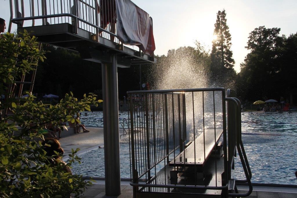 DLRG Poolparty im Pfullinger Freibad 2015