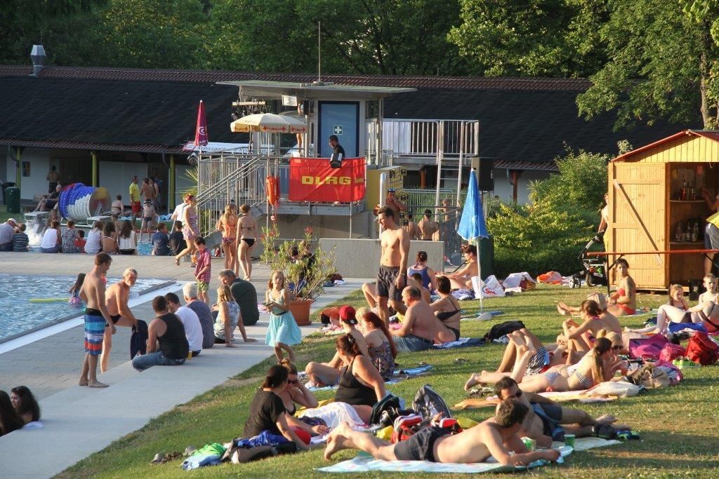 DLRG Poolparty im Pfullinger Freibad 2015