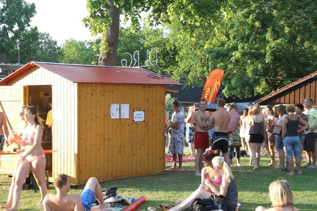 DLRG Poolparty im Pfullinger Freibad 2015