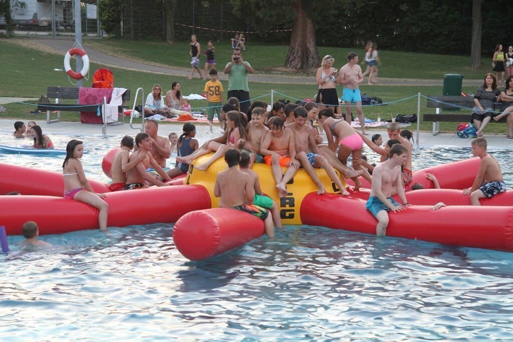 DLRG Poolparty im Pfullinger Freibad 2015