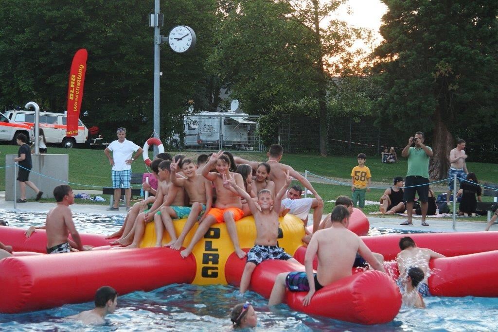 DLRG Poolparty im Pfullinger Freibad 2015