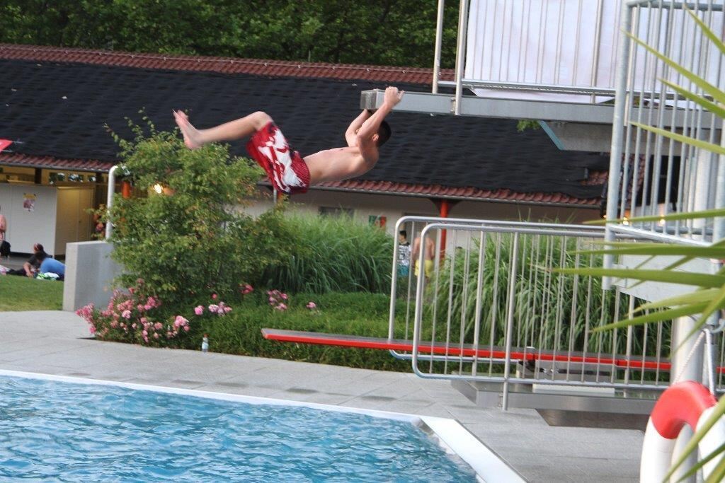 DLRG Poolparty im Pfullinger Freibad 2015