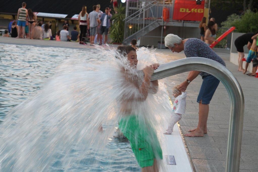 DLRG Poolparty im Pfullinger Freibad 2015