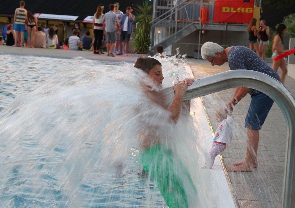 DLRG Poolparty im Pfullinger Freibad 2015