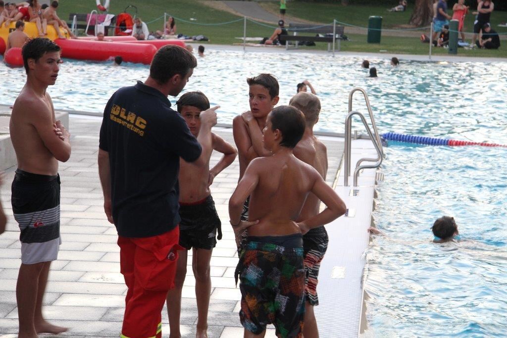 DLRG Poolparty im Pfullinger Freibad 2015