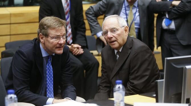 Ernste Gesichter: Der belgische Finanzminister Johan Van Overtveldt (links) und sein deutscher Kollegen Wolfgang Schäuble.