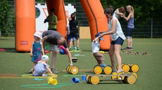 Die Kinder lernen Balance. GEA-FOTO: CONZELMANN