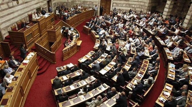 Mit Verzögerung beginnt das Votum über die Spar- und Reformgesetze im griechischen Parlament. Foto: Alexandros Vlachos