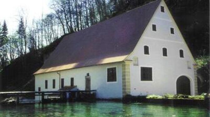 Die historische Bannmühle des Klosters Zwiefalten in Wimsen nach der schwierigen Sanierung, die 2000 begonnen und bis jetzt geda