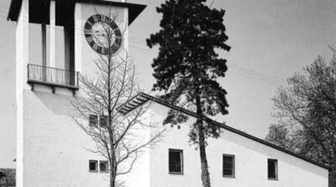 Die Erlöserkirche in den 60er Jahren: Die Gemeinde hatte sich an die von manchen zunächst kritisierte Form gewöhnt. FOTO: PR