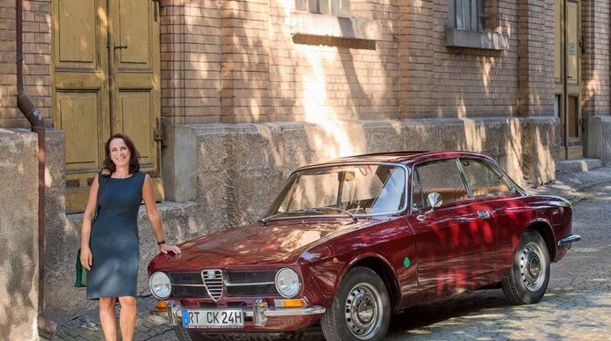 Von wegen Männersache: Die Designerin Cordula Dannenmann aus Betzingen fährt auf einen Alfa Romeo Bertone ab.