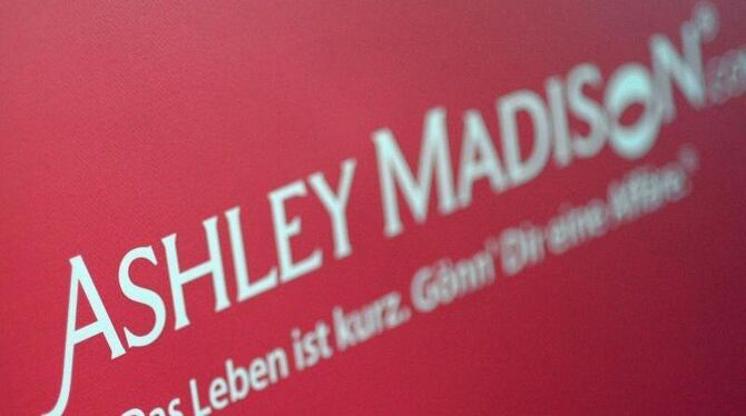 Hacker haben offenbar die Kundendatenbank des Seitensprung-Portals Ashley Madison erbeutet und erpressen nun den Betreiber. F