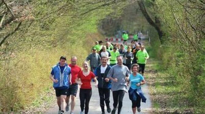 Da wimmelte es nur so: Der »Run up« zu »Von null auf fit« kam bei den Lauftreffs, wie hier bei der IGL-Reutlingen, gut an. FOTO: