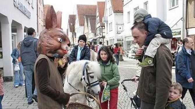 Ansturm auf den Osterhasen: Metzingen und Bad Urach luden zu Aktionen. FOTO: MAR