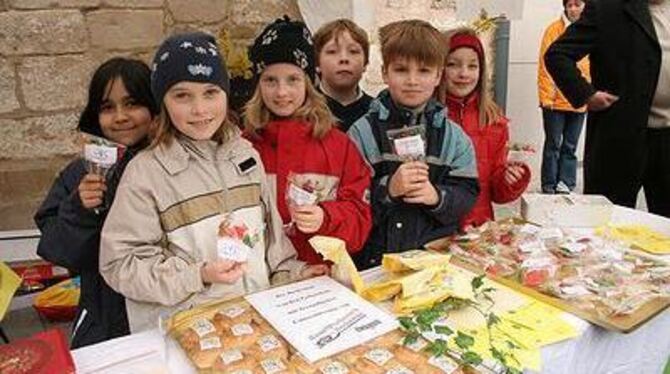 Jos-Weiß-Schüler sammeln Ostermarkt 2006