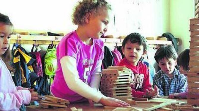 Voll ausgelastet sind derzeit die Kindergärten in Altenriet. Trotzdem denkt die Gemeinde an zusätzliche Betreuungsangebote.  FOT