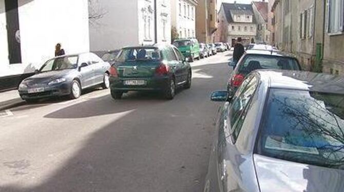 Das Problem: Zu viele Autos suchen in Altstadt und Neubaugebieten Parkplätze. GEA-FOTO: PFI