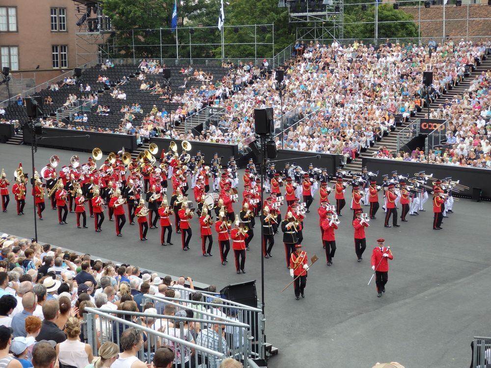 GEA-Leserfahrt zum Tattoo nach Basel 2015