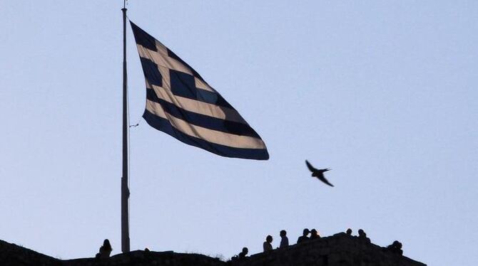 Die griechische Fahne über der Akropolis in Athen. Die Bundesregierung in Berlin zweifelt an einer schnellen Einigung mit Gri