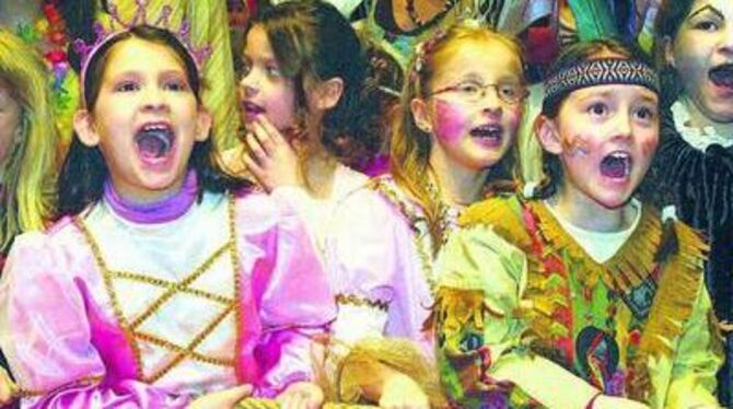 Der Kinder-Fasching des Reutlinger Karnevalsvereins macht Spaß. FOTO: ANSTÄDT