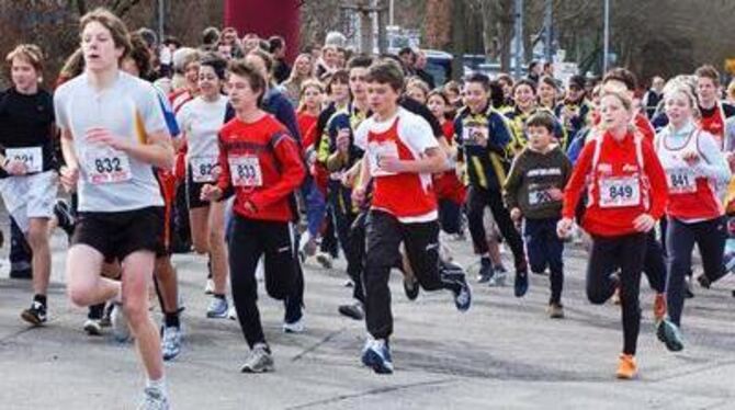 Schüler gaben Gas beim Winterlauf.  GEA-FOTO: MEYER