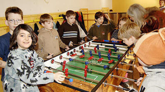 Wenn um Kletterwand und Tischkicker ein wenig Ruhe eingekehrt ist, verwandelt sich das Bewegungszimmer der Jos-Weiß-Schule in ei