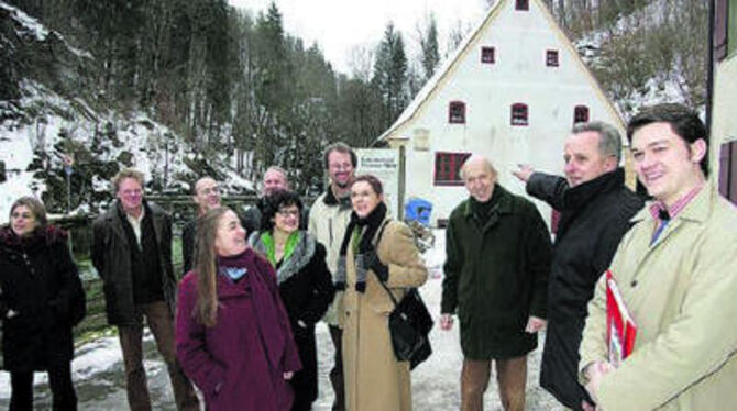 Kultur-Interessierte, die am Kulturprogramm der Wimsener Mühle arbeiten: von links Walburg Speidel vom Geopark Schwäbische Alb,