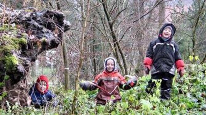 Spielen und Toben im Wald: Den begeisterten &raquo;Täleshüpfern&laquo; aus Bad Urach macht Kälte, Regen oder Schnee wenig aus. F