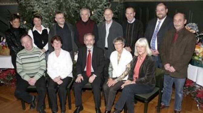 Ehrung bei der Pfullinger Stadtverwaltung (hinten von links): Cornelia Gekeler, Birgit Beck, Harald Plicka, Peter Sobiech, Diete