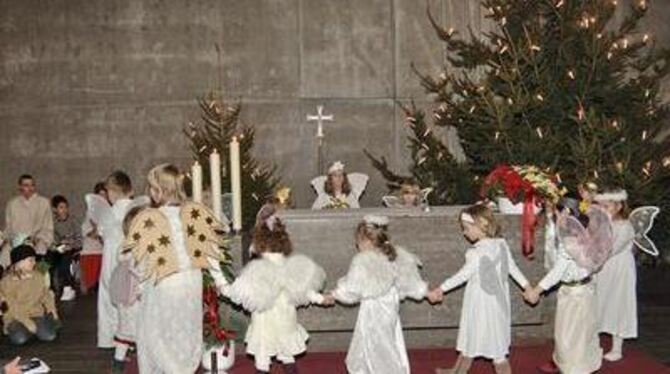 Kleine Engel in der Heilig-Geist-Kirche: In vielen Kirchengemeinden wurden traditionelle, aber auch ganz moderne Krippenspiele a