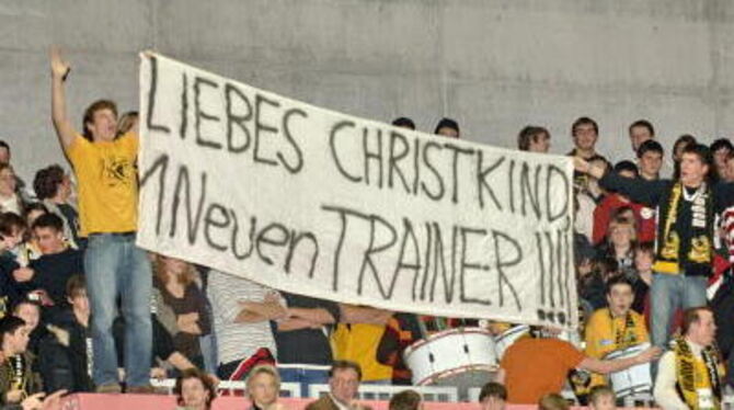 Unmutsäußerungen der Tigers-Fangruppe vor und vor allem nach dem Spiel gegen Göttingen. FOTO: NIETHAMMER