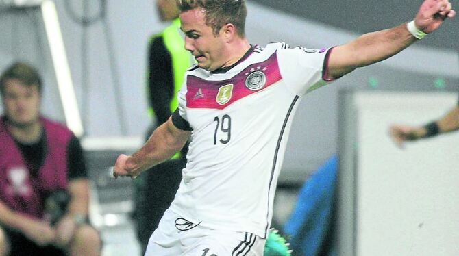 Mann des Tages mit zwei Toren: Weltmeister Mario Götze. FOTO: DPA