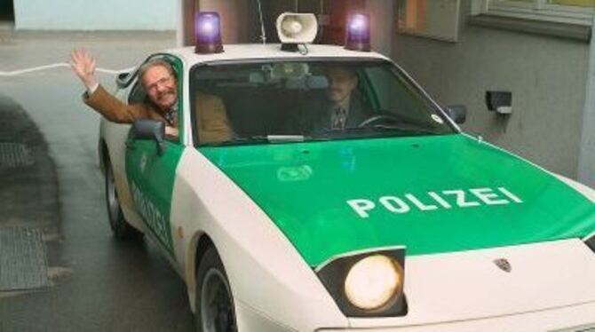 Rasant in den Ruhestand: Die letzte Dienstfahrt zum GEA trat Polizei-Pressesprecher Bernd Bauer, Liebhaber schneller Autos, im 2