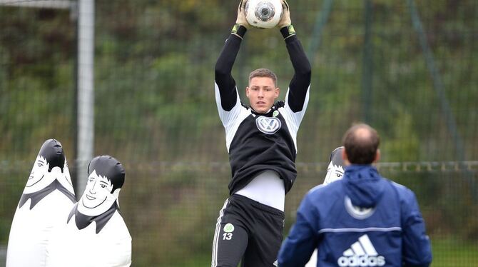 Hier noch im Trikot des VfL Wolfsburg, neuerdings beim SSV Reutlingen: Der 21 Jahre alte Torhüter Matthias Hamrol. FOTO: EIBNER