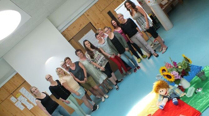 Sie trafen sich zu einer pädagogischen Woche, um als Team das neue Kinderhaus in Gniebel von Anfang an zu einer "lernfreundliche Sie trafen sich zu einer pädagogischen Woche, um als Team das neue Kinderhaus in Gniebel von Anfang an zu einer "lernfreundliche