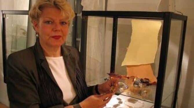 Ungewöhnliche Schmuck-Unikate fertigt Jutta Schmidt-Troche in ihrem Hayinger Atelier