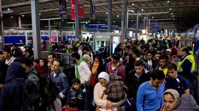 Neu eingetroffene Flüchtlinge auf dem Hauptbahnhof in München. Foto: Sven Hoppe