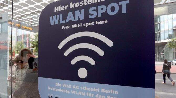 Nach öffentlichen WLAN-Hotspots sucht man in Deutschland oft vergeblich. Das soll sich nun ändern: Das Bundeskabinett hat ein