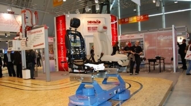 Auf der internationalen Messe Motek in Stuttgart hat die Firma Emil Schmid ihren &raquo;STS Powertrack&laquo; der Fachwelt gezei