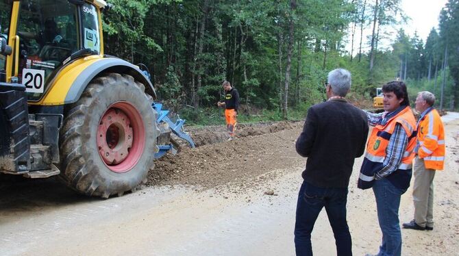 Entlang der Straßenbaustelle von Ödenwaldstetten nach Marbach werden derzeit Leerrohre mitverlegt, in denen künftig Glasfaserkab