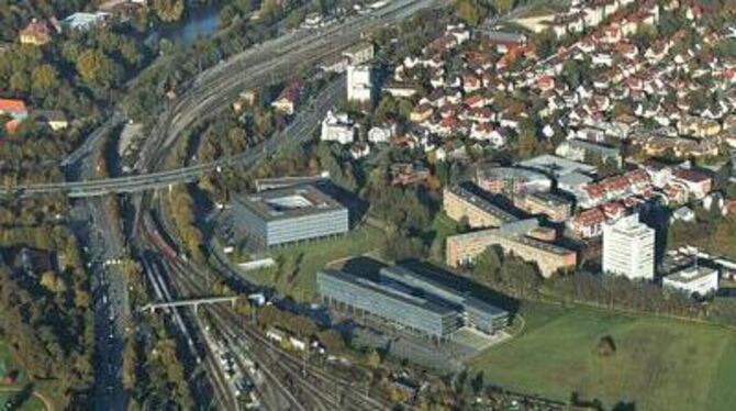 Große Pläne in Tübingen: Nachdem die Vorarbeiten für die neuen Bahnhaltepunkte beim Landratsamt (unten rechts) angelaufen sind,