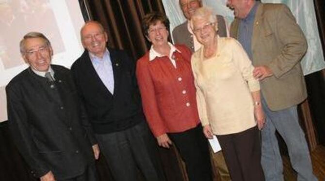 Gerhard Vohrer, Willi Brändle, Ursel Vohrer, Gerhard Fetzer, Magda Moll und Peter Rauscher (von links) freuen sich über ihre Aus