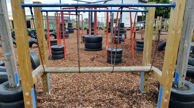 Der Spielplatz samt Bewegungsparcours bei der Grundschule in Gniebel ist für Groß und Klein attraktiv. Und hat schon längst Lieb