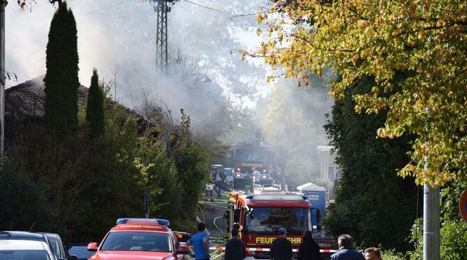 Der Rauch war weithin sichtbar. Die Löscharbeiten dauerten mehrere Stunden. GEA-FOTO: -JK