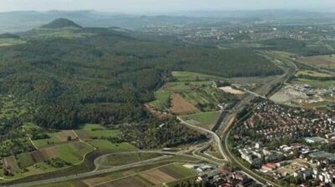 Neubau der B 28: Auf dem Luftbild ist bereits der weitere Trassenverlauf vom Auchtert-Knoten über die Eichbergstraße in Richtung