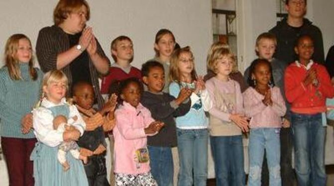 Gratulierten zum PGH-Jubiläum: die Kinder der Kinderkirche. FOTO: KAB