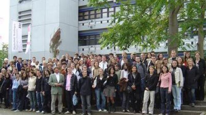 Die Kursteilnehmer zusammen mit Baldur Veit (vorne Mitte), Leiter des Akademischen Auslandsamts der Hochschule Reutlingen.  FOTO